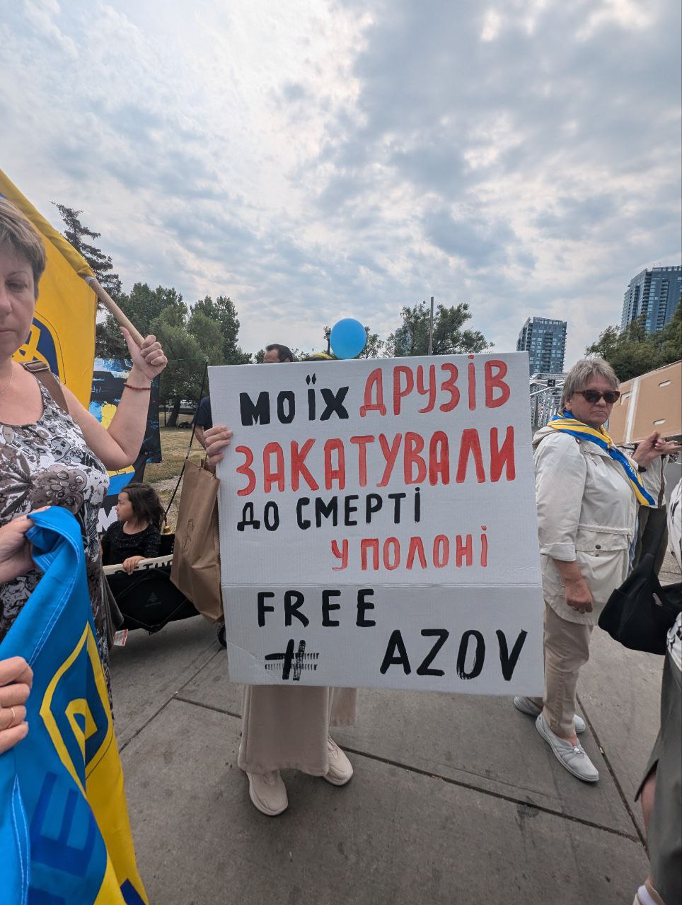 “Російський полон калічить та вбиває”: у Калгарі відбувся мітинг на підтримку українських військовополонених.