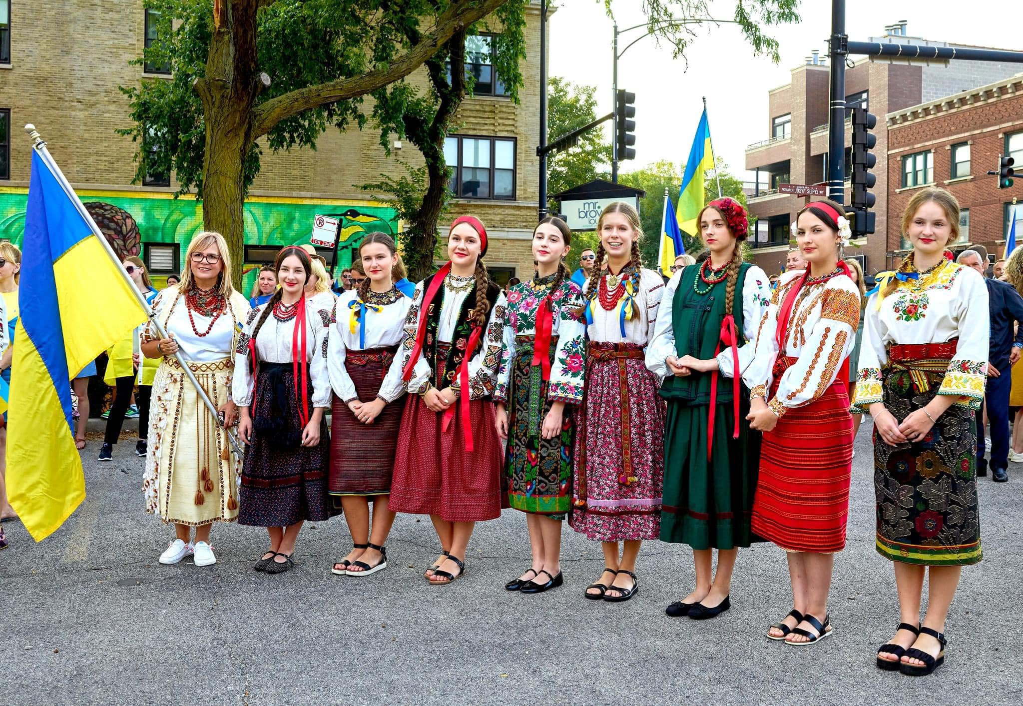 Chicago Celebrates Ukraine's Independence Day with Human Chain and Public Rally