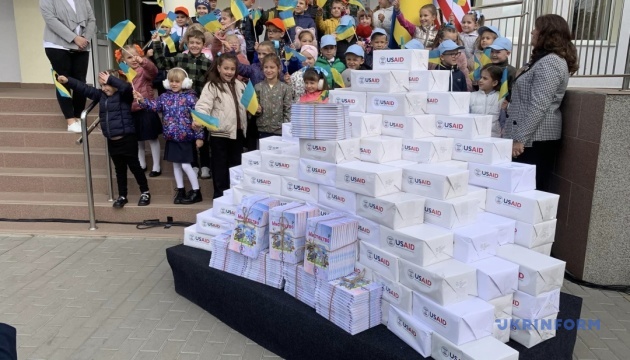 USAID donates 3.2 million textbooks to Ukrainian schools