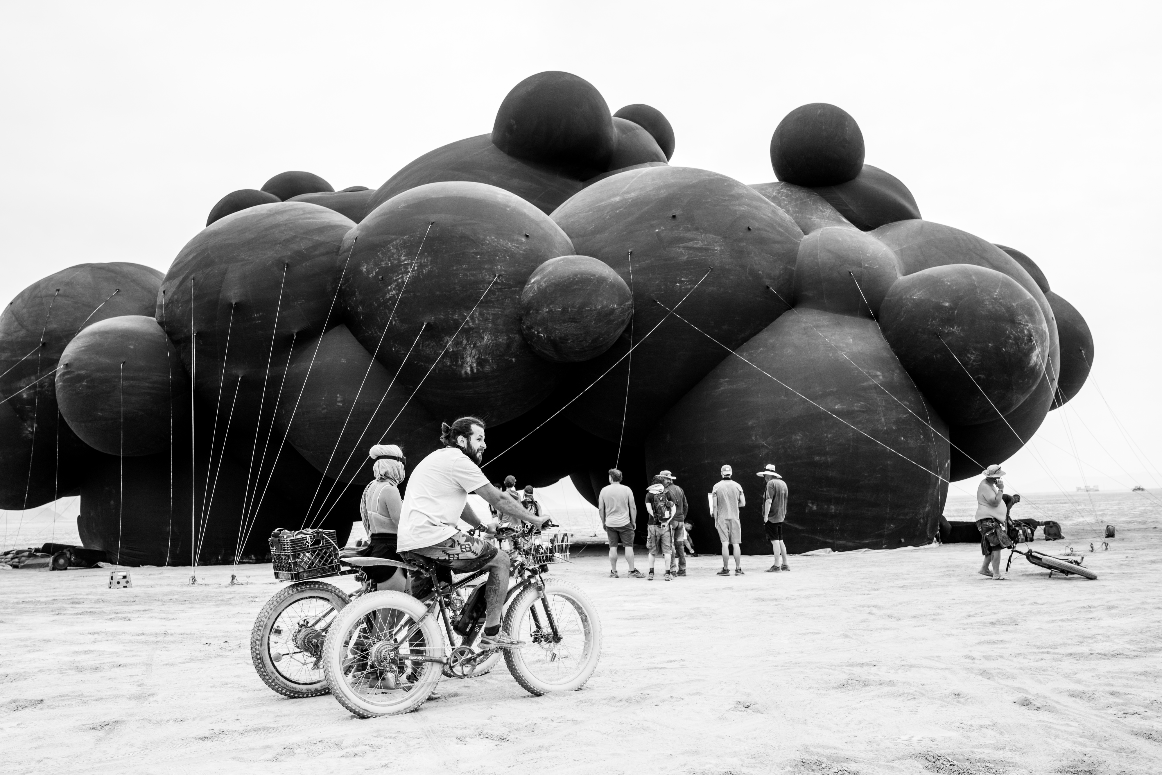 Україна на Burning Man 2025: шторм зруйнував «Чорну Хмару», але українські арт-проєкти стали яскравими символами фестивалю