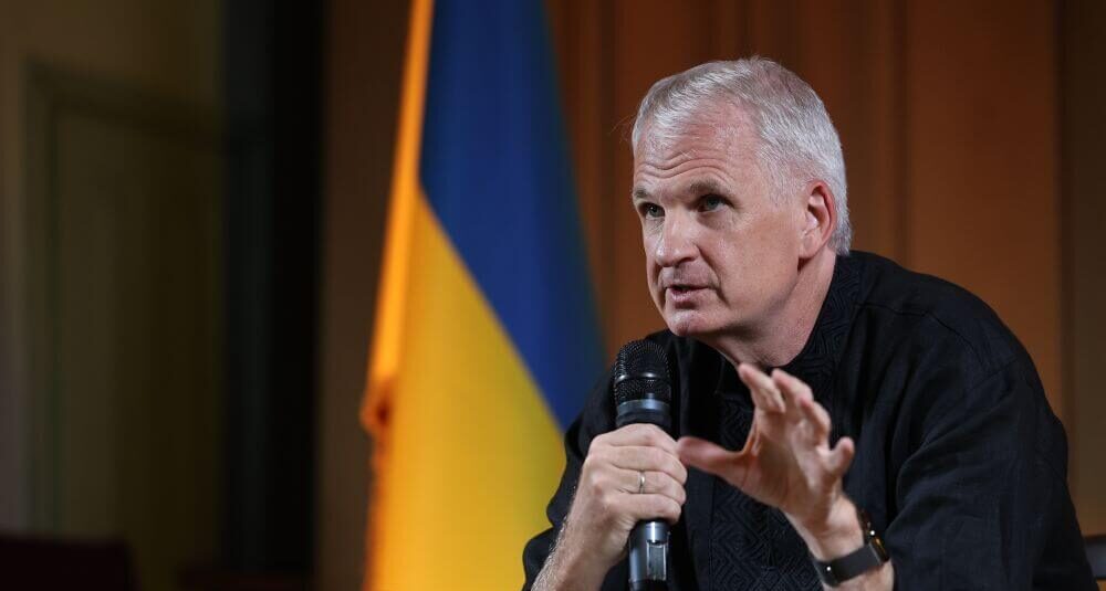Timothy Snyder talks about the resilience of the front-line city of Nikopol under constant drone and artillery strikes