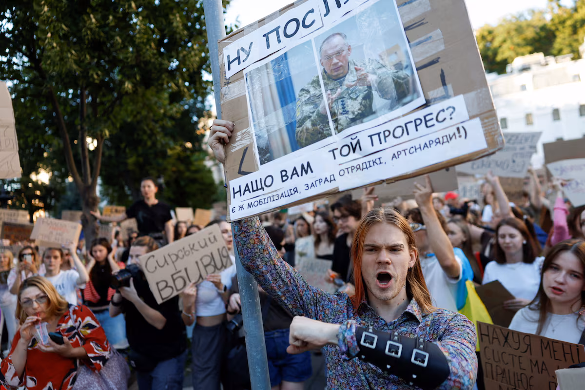 Війна на кількох фронтах: Київ під ударом, ЄС посилює санкції, росія стикається з новими проблемами
